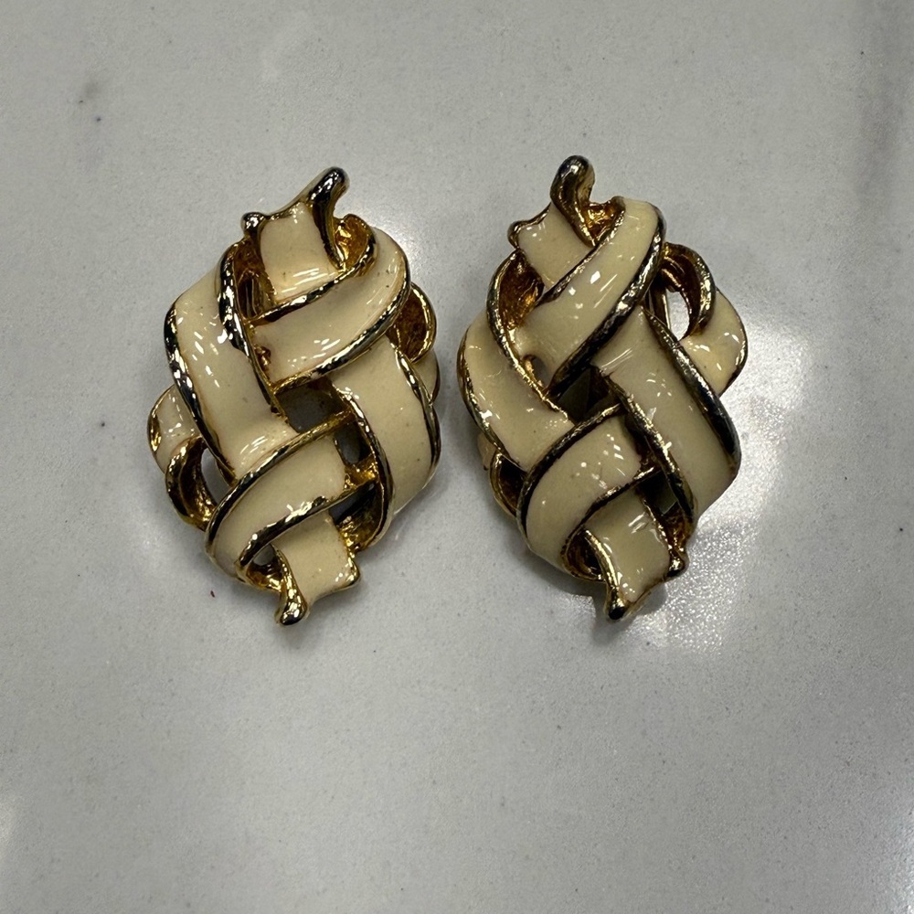 Vintage Elegant Gold and Cream‎ Woven Earrings